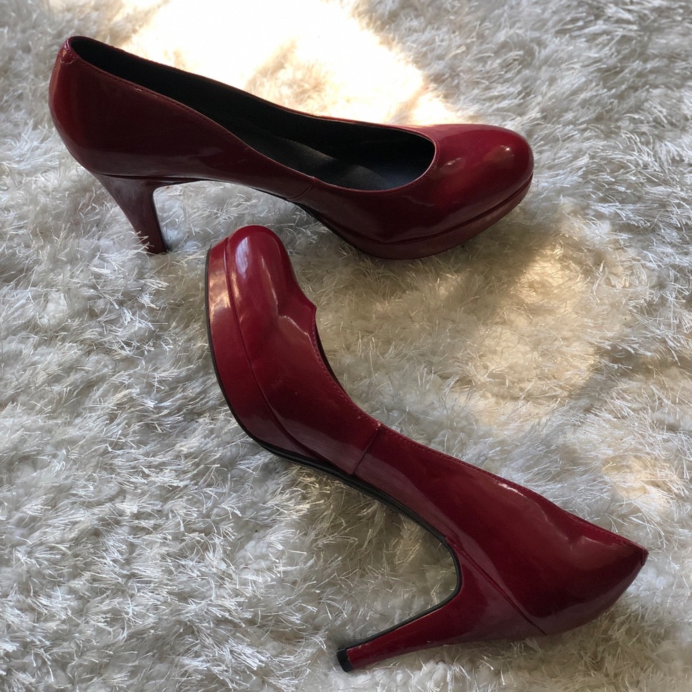Gorgeous Marc Fischer Red Pump Heels